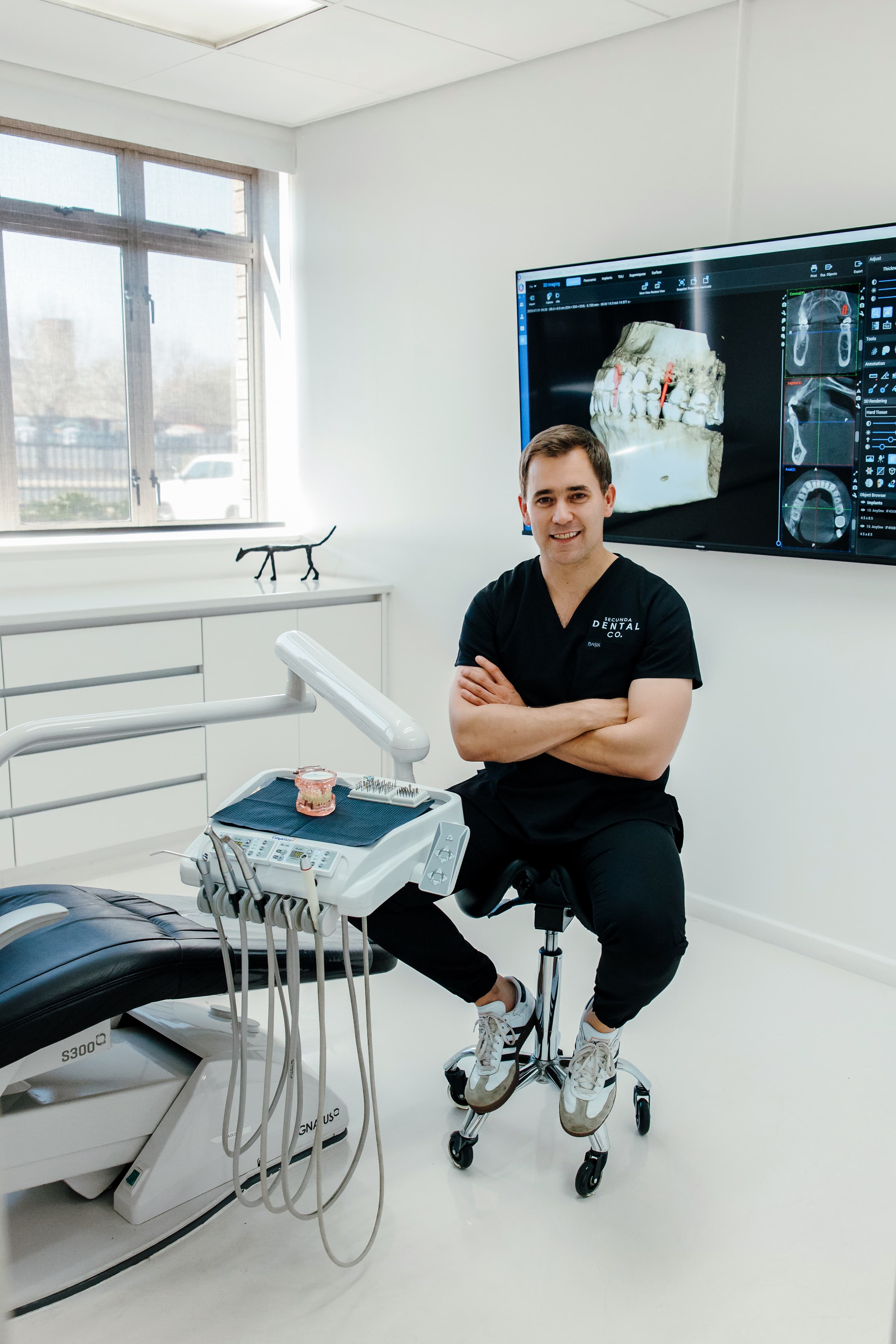 Dental team using Cavitech during daily workflows